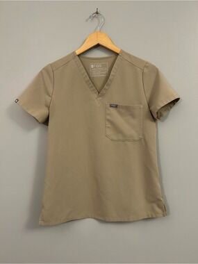 Figs Women’s XS Short-Sleeve V-Neck Top Tan